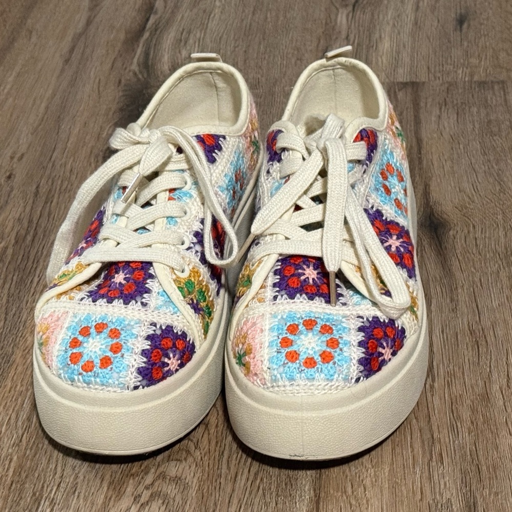 Dirty Laundry Rambling Crochet Platform Sneaker
